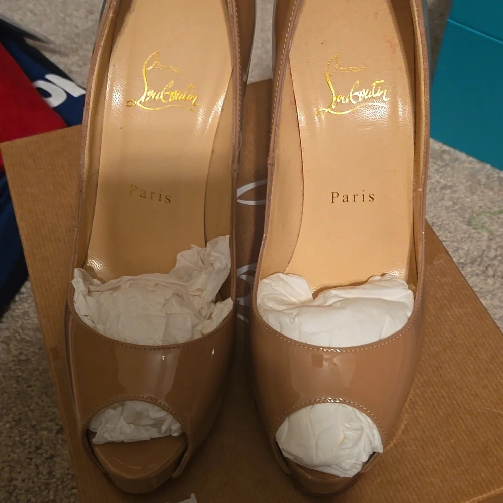 Gently worn CL heels - Picture 4 of 13